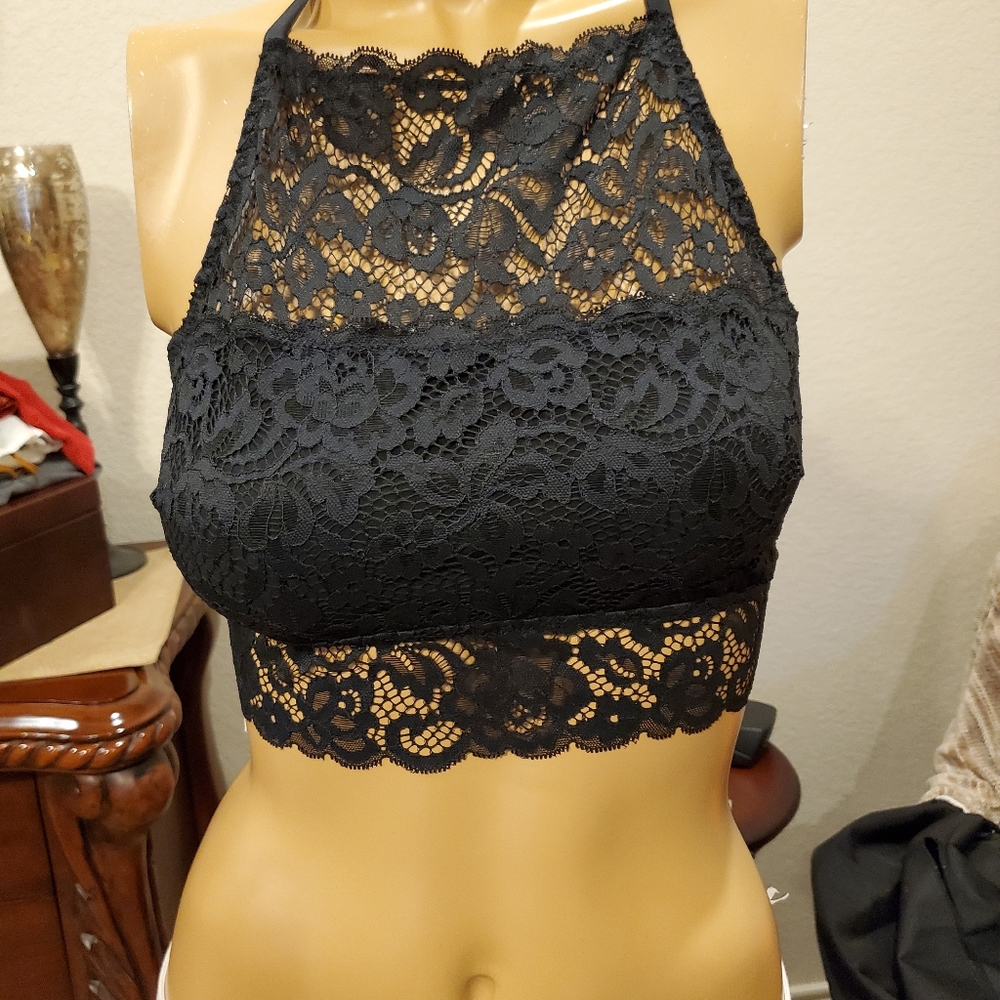 🎁 Never worn black bralette